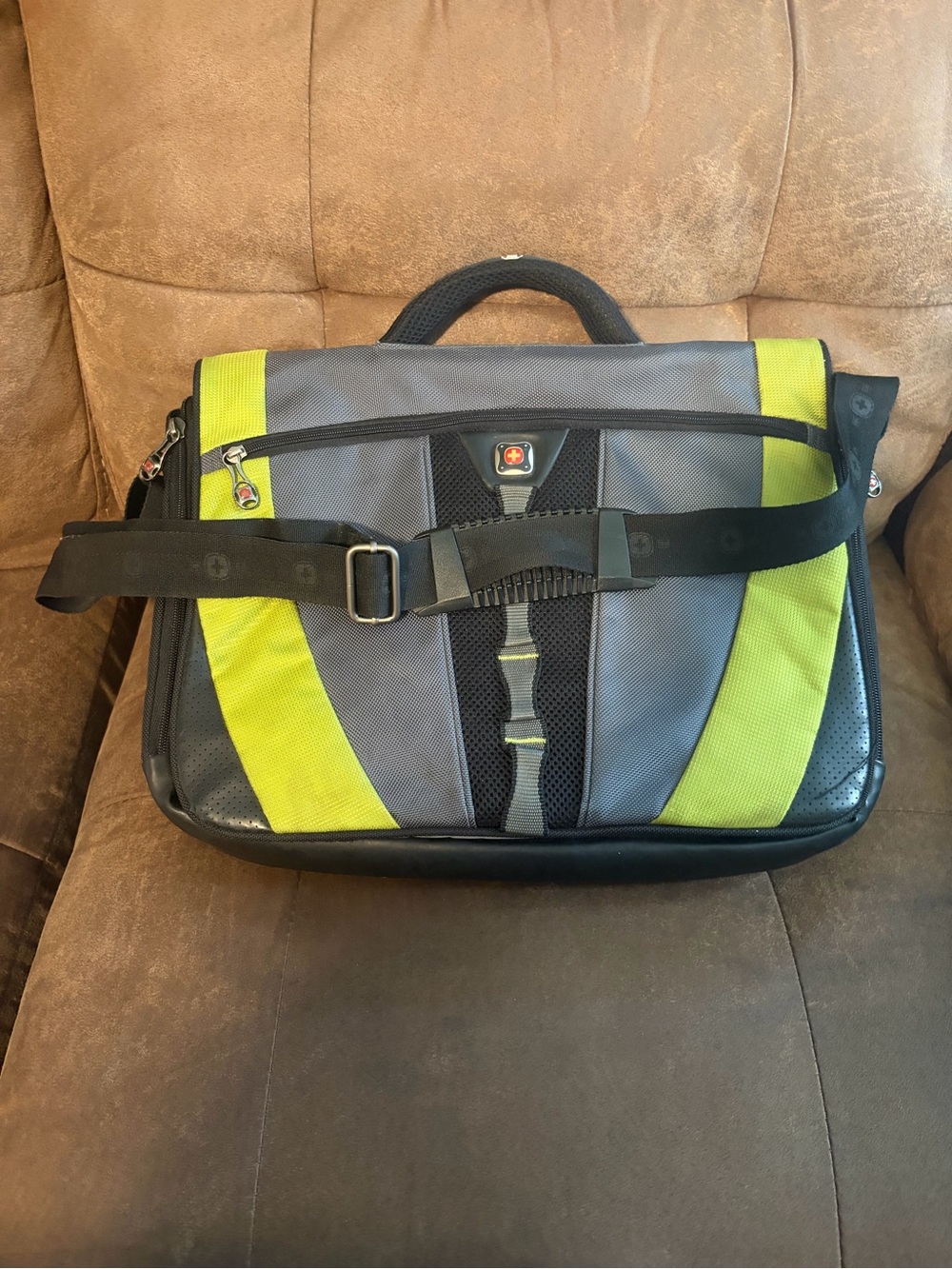 Swissgear Laptop💻Messenger Bag💼by Wenger Padded Bag Swiss Army Gray Canvas 15"